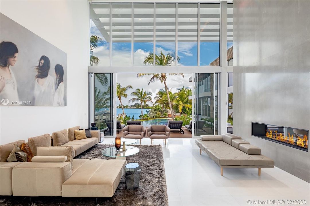 Recently Sold: $18,900,000 (6 beds, 8 baths, 11485 Square Feet)
