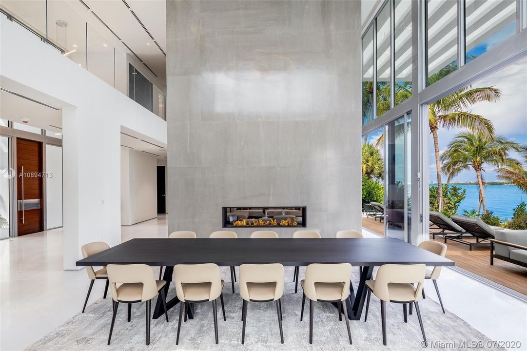Recently Sold: $18,900,000 (6 beds, 8 baths, 11485 Square Feet)