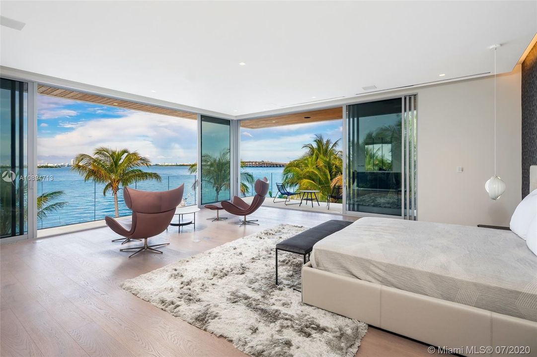 Recently Sold: $18,900,000 (6 beds, 8 baths, 11485 Square Feet)