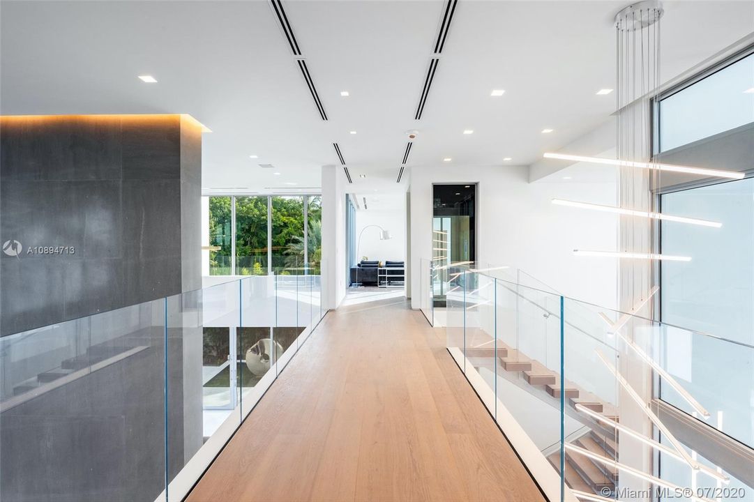 Recently Sold: $18,900,000 (6 beds, 8 baths, 11485 Square Feet)
