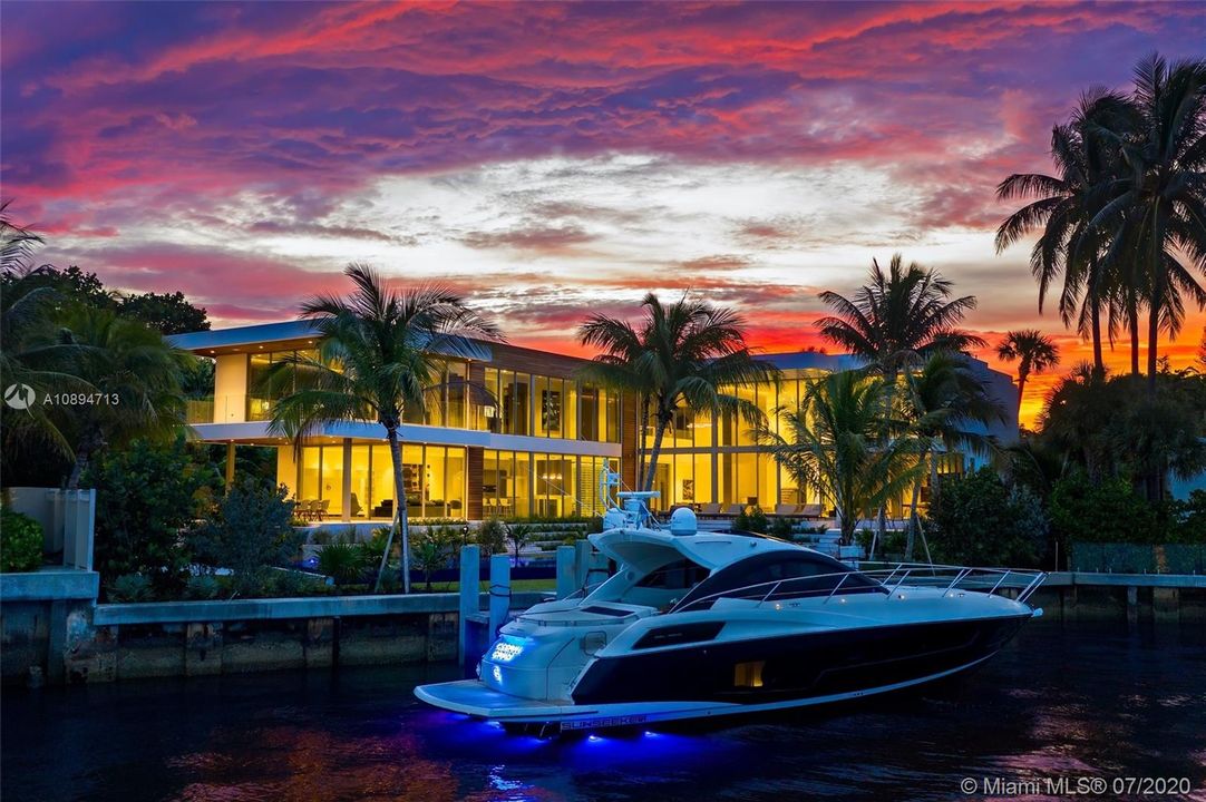 Recently Sold: $18,900,000 (6 beds, 8 baths, 11485 Square Feet)