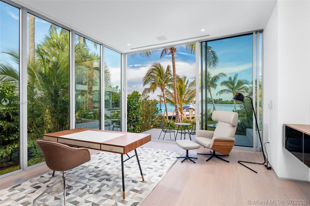 Recently Sold: $18,900,000 (6 beds, 8 baths, 11485 Square Feet)