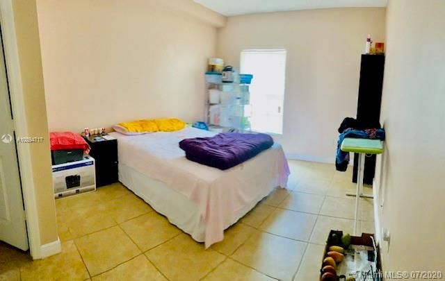 Vendido Recientemente: $160,000 (2 camas, 2 baños, 1051 Pies cuadrados)