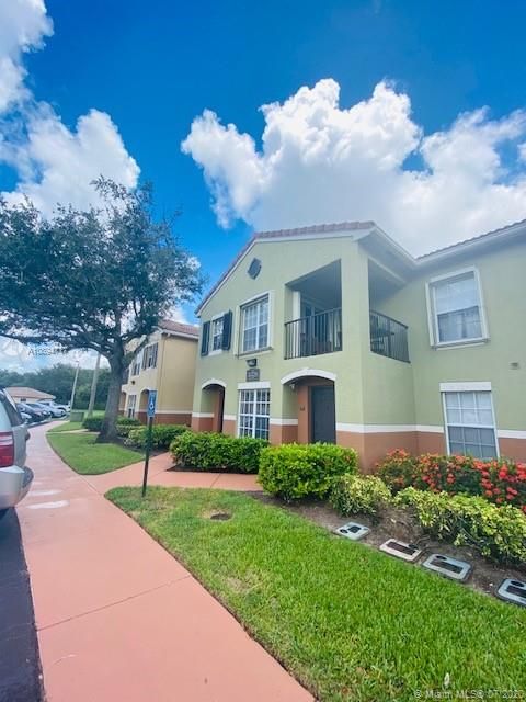 Recently Sold: $160,000 (2 beds, 2 baths, 1051 Square Feet)