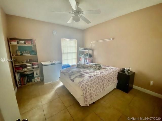 Vendido Recientemente: $160,000 (2 camas, 2 baños, 1051 Pies cuadrados)