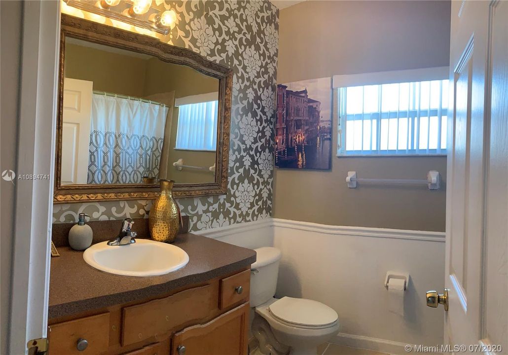 Vendido Recientemente: $280,000 (3 camas, 2 baños, 1500 Pies cuadrados)