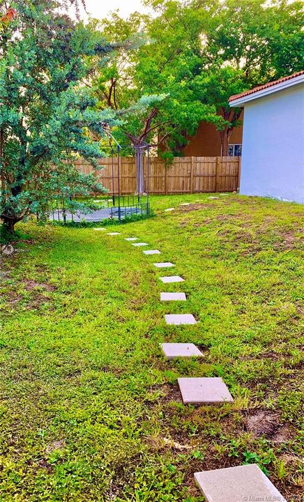 Vendido Recientemente: $280,000 (3 camas, 2 baños, 1500 Pies cuadrados)