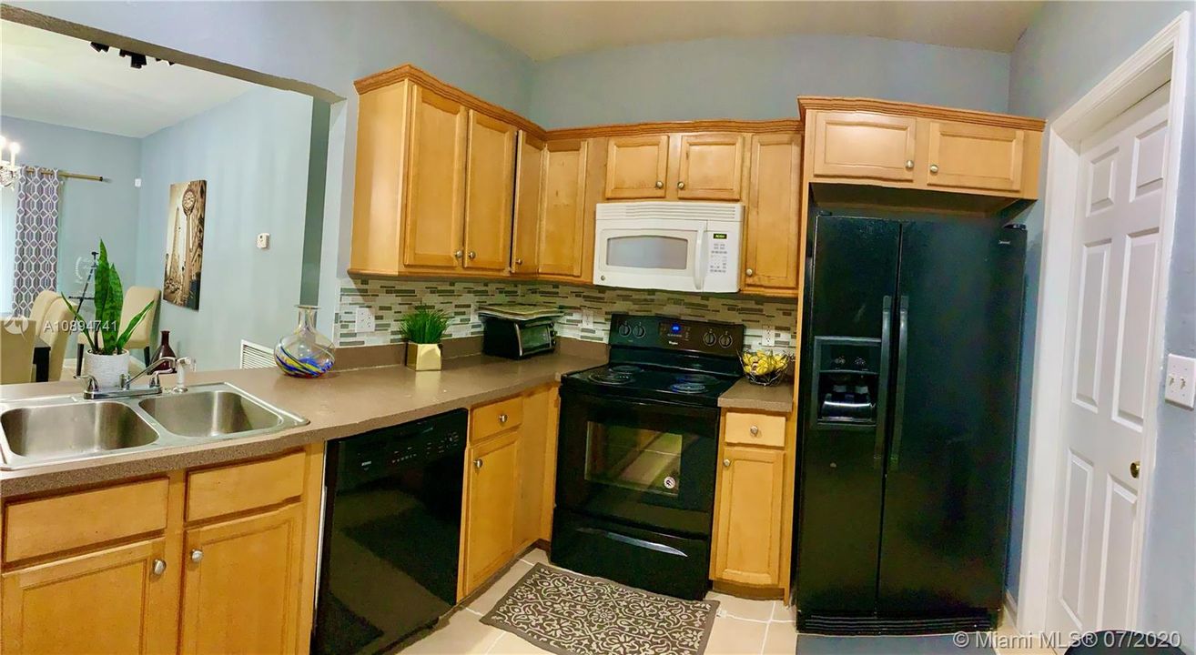 Vendido Recientemente: $280,000 (3 camas, 2 baños, 1500 Pies cuadrados)