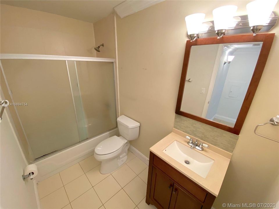 Recently Rented: $1,300 (1 beds, 1 baths, 620 Square Feet)