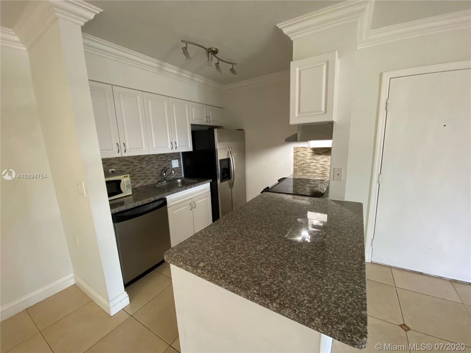 Recently Rented: $1,300 (1 beds, 1 baths, 620 Square Feet)