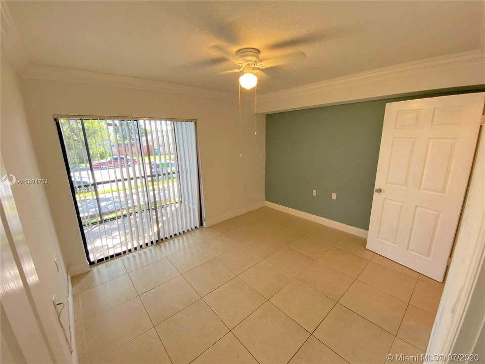 Recently Rented: $1,300 (1 beds, 1 baths, 620 Square Feet)