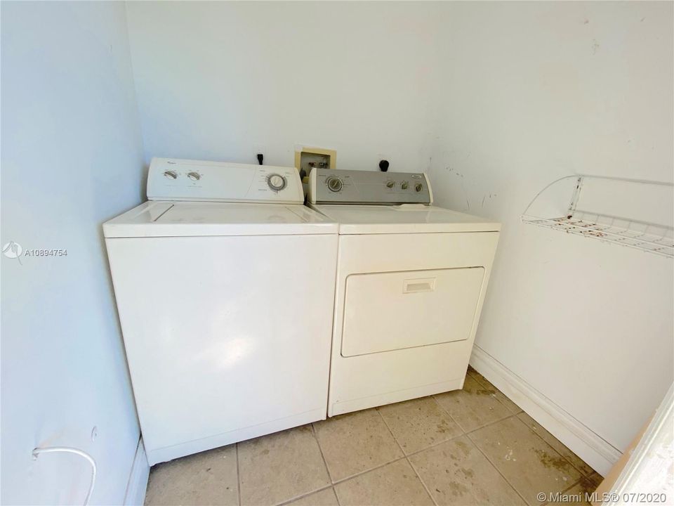Recently Rented: $1,300 (1 beds, 1 baths, 620 Square Feet)
