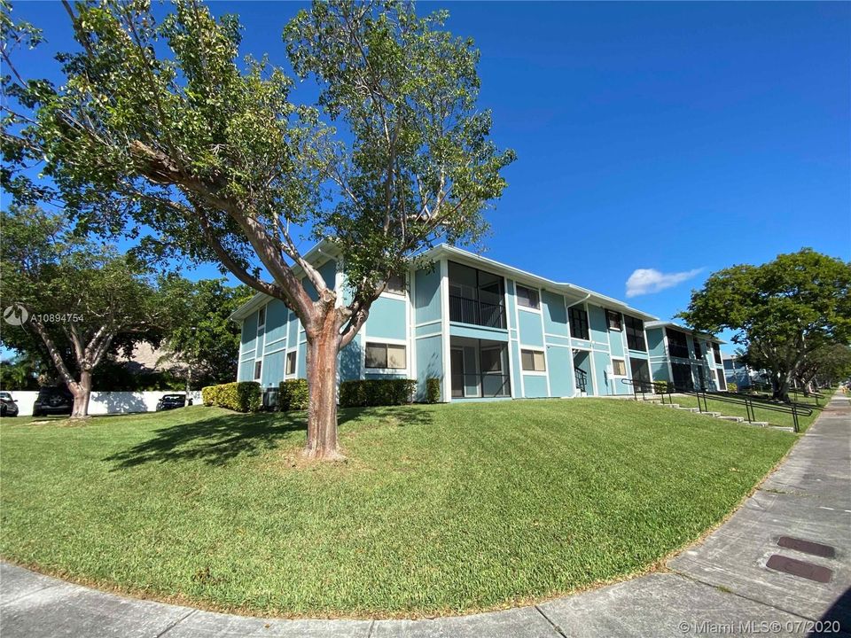 Recently Rented: $1,300 (1 beds, 1 baths, 620 Square Feet)