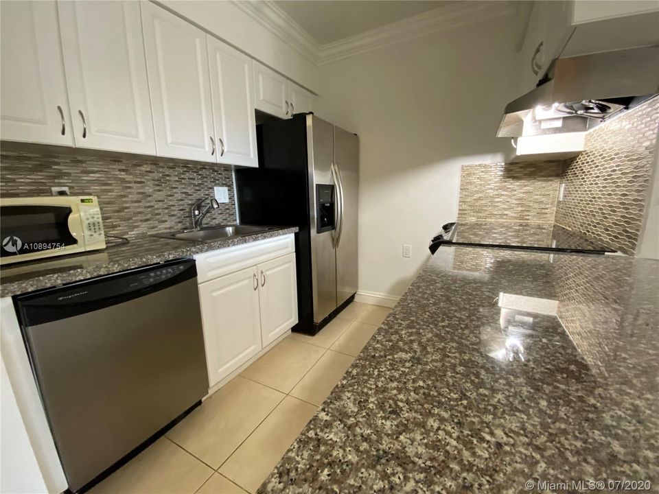 Recently Rented: $1,300 (1 beds, 1 baths, 620 Square Feet)