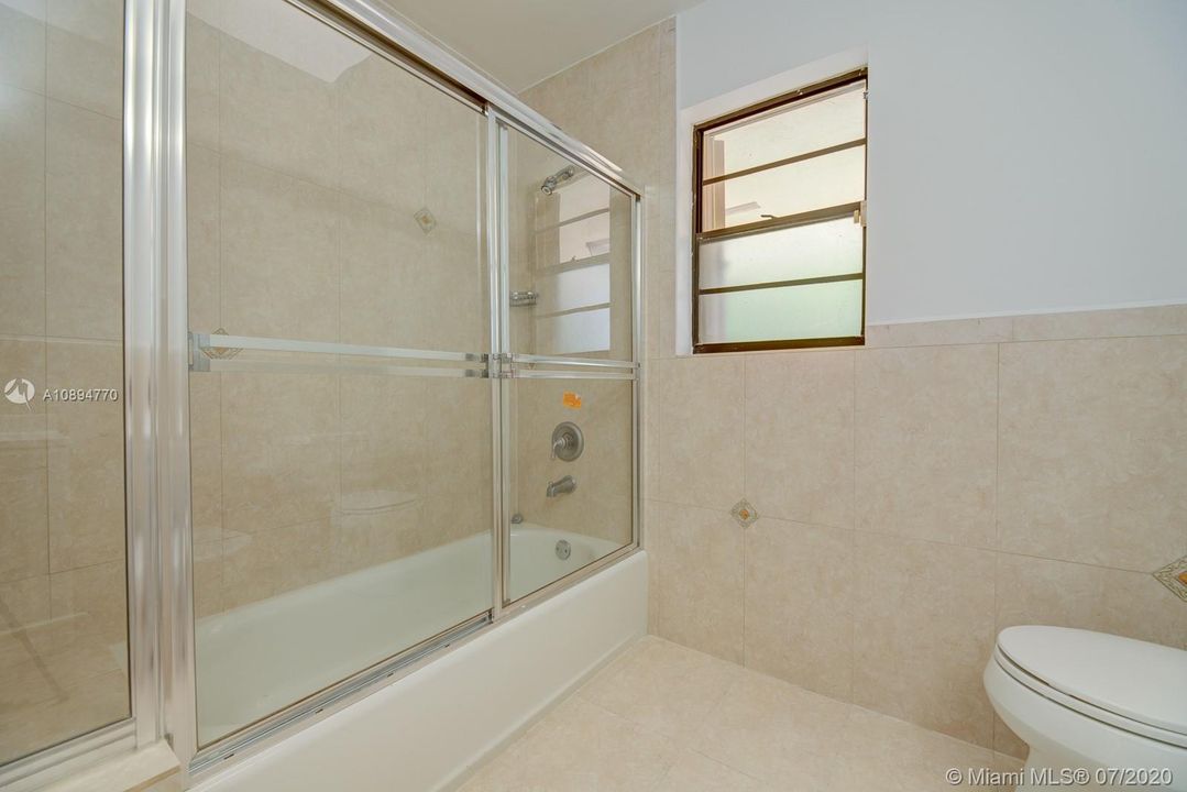 Recently Rented: $3,295 (4 beds, 3 baths, 2517 Square Feet)