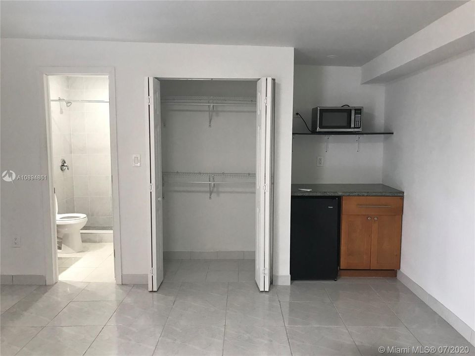 Recently Rented: $1,000 (1 beds, 1 baths, 1080 Square Feet)