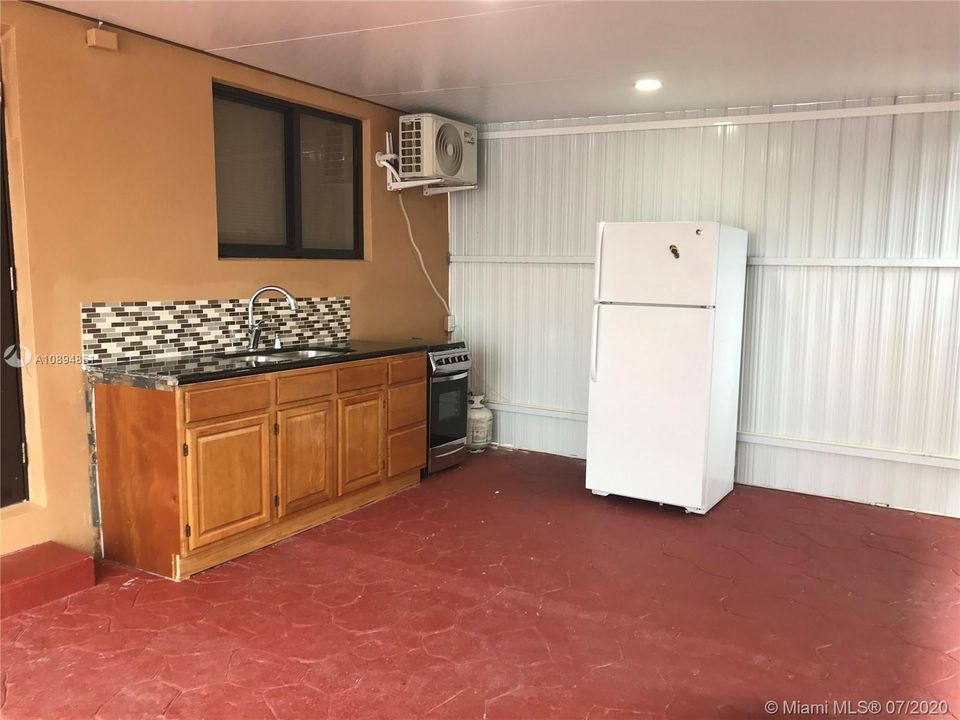Recently Rented: $1,000 (1 beds, 1 baths, 1080 Square Feet)