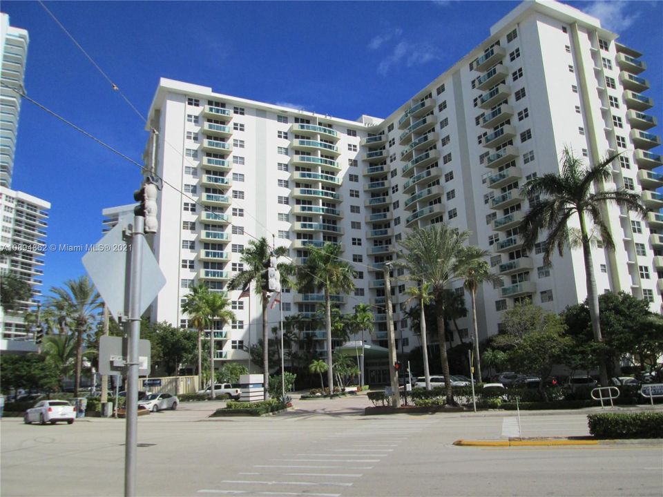 Recently Sold: $258,000 (1 beds, 1 baths, 1021 Square Feet)