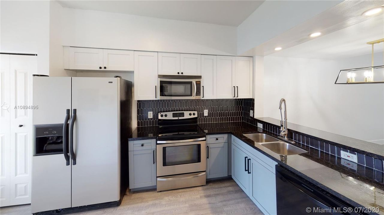Recently Rented: $1,950 (2 beds, 2 baths, 1110 Square Feet)