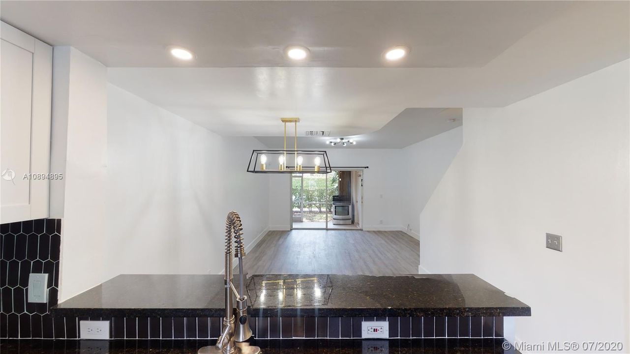 Recently Rented: $1,950 (2 beds, 2 baths, 1110 Square Feet)