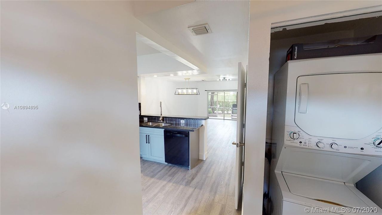 Recently Rented: $1,950 (2 beds, 2 baths, 1110 Square Feet)