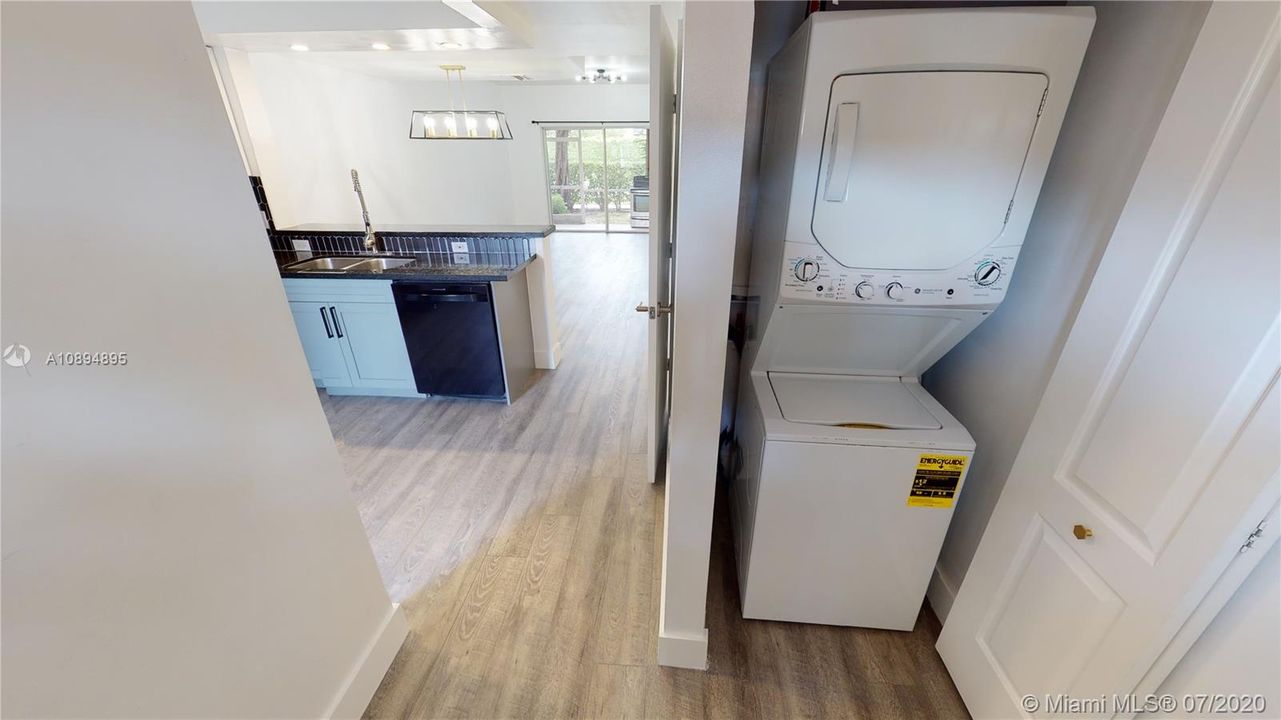 Recently Rented: $1,950 (2 beds, 2 baths, 1110 Square Feet)