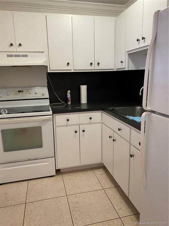 Recently Rented: $950 (1 beds, 1 baths, 790 Square Feet)