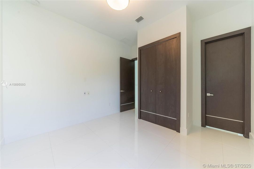 Недавно арендовано: $5,800 (5 спален, 6 ванн, 4319 Квадратных фут)