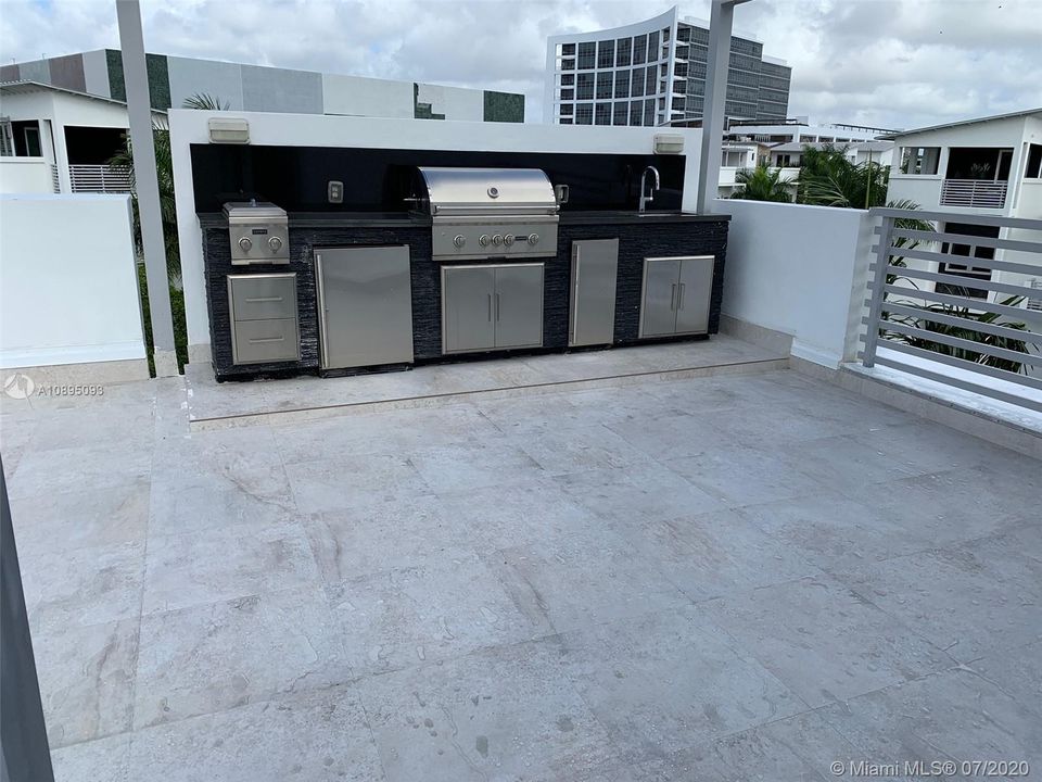 Недавно арендовано: $5,800 (5 спален, 6 ванн, 4319 Квадратных фут)