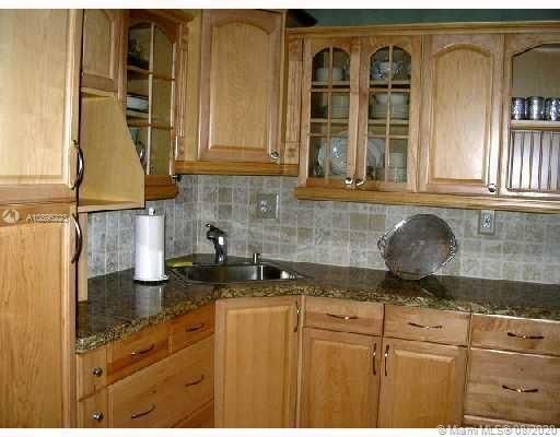 Recently Sold: $265,000 (2 beds, 1 baths, 1038 Square Feet)
