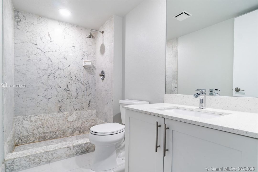最近售出: $650,000 (2 贝兹, 2 浴室, 1404 平方英尺)