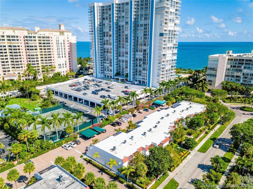 Recently Sold: $650,000 (2 beds, 2 baths, 1404 Square Feet)