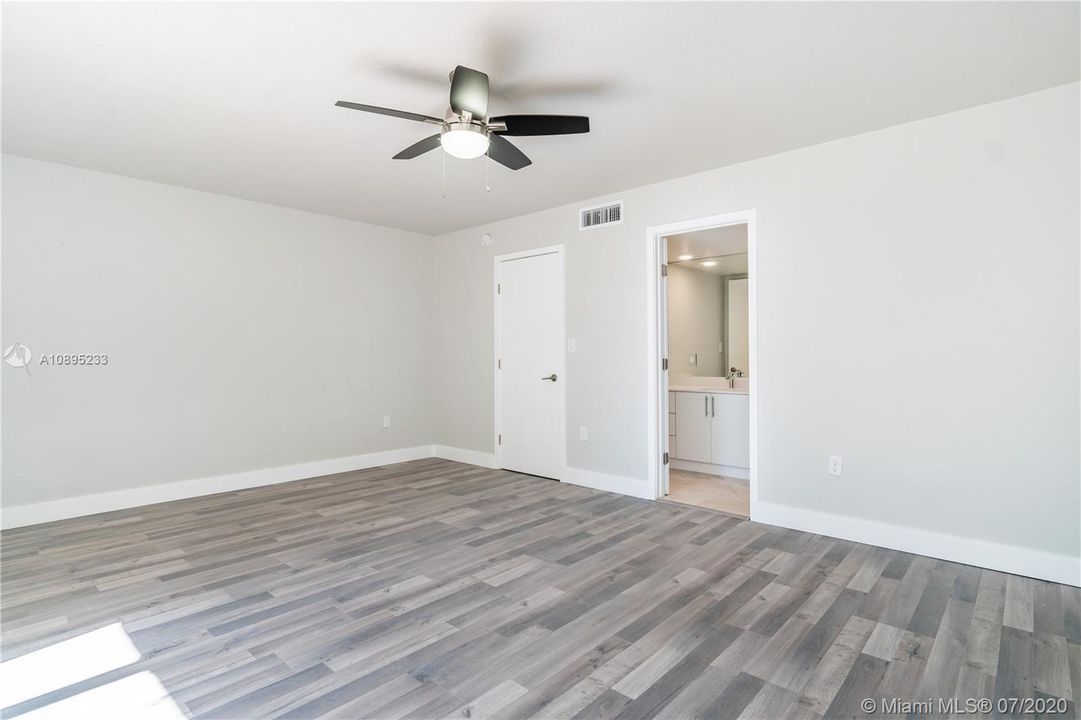 Recently Sold: $650,000 (2 beds, 2 baths, 1404 Square Feet)