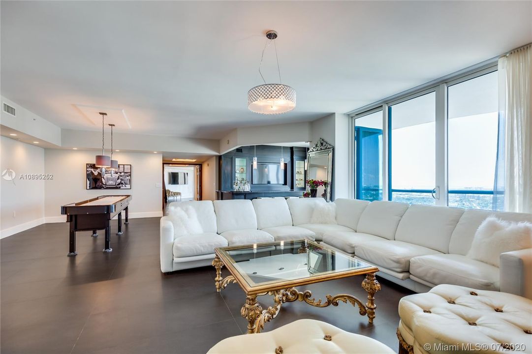 Recently Sold: $1,895,000 (2 beds, 3 baths, 3189 Square Feet)