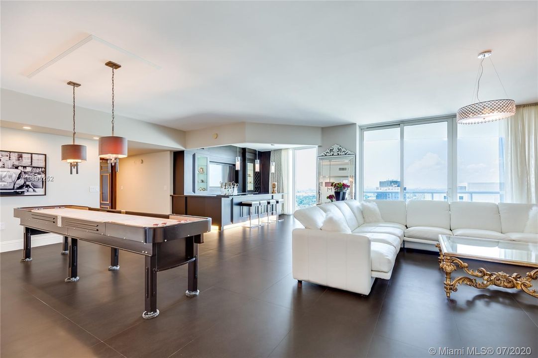 Recently Sold: $1,895,000 (2 beds, 3 baths, 3189 Square Feet)