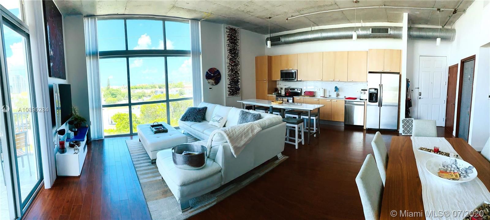 Recently Sold: $210,000 (1 beds, 1 baths, 951 Square Feet)