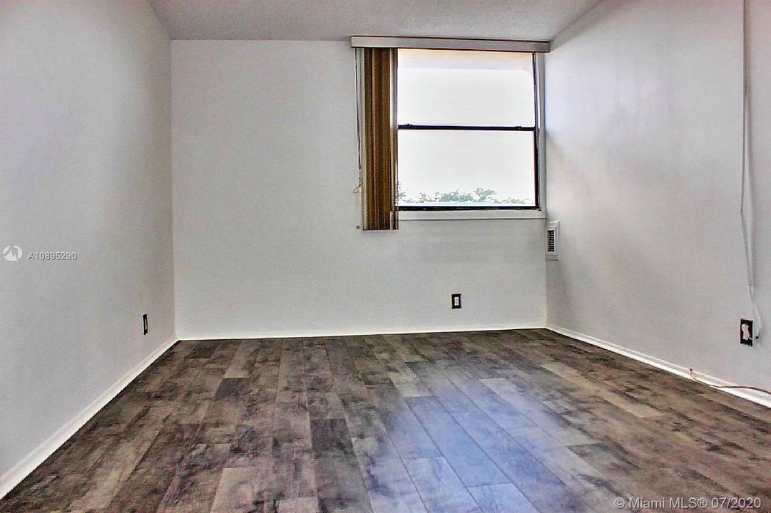 Vendido Recientemente: $95,000 (1 camas, 1 baños, 619 Pies cuadrados)