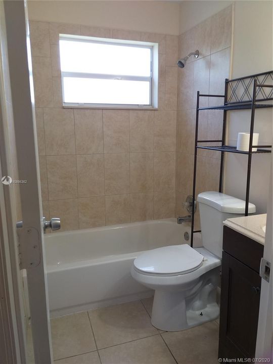 Recently Rented: $2,000 (4 beds, 2 baths, 1256 Square Feet)