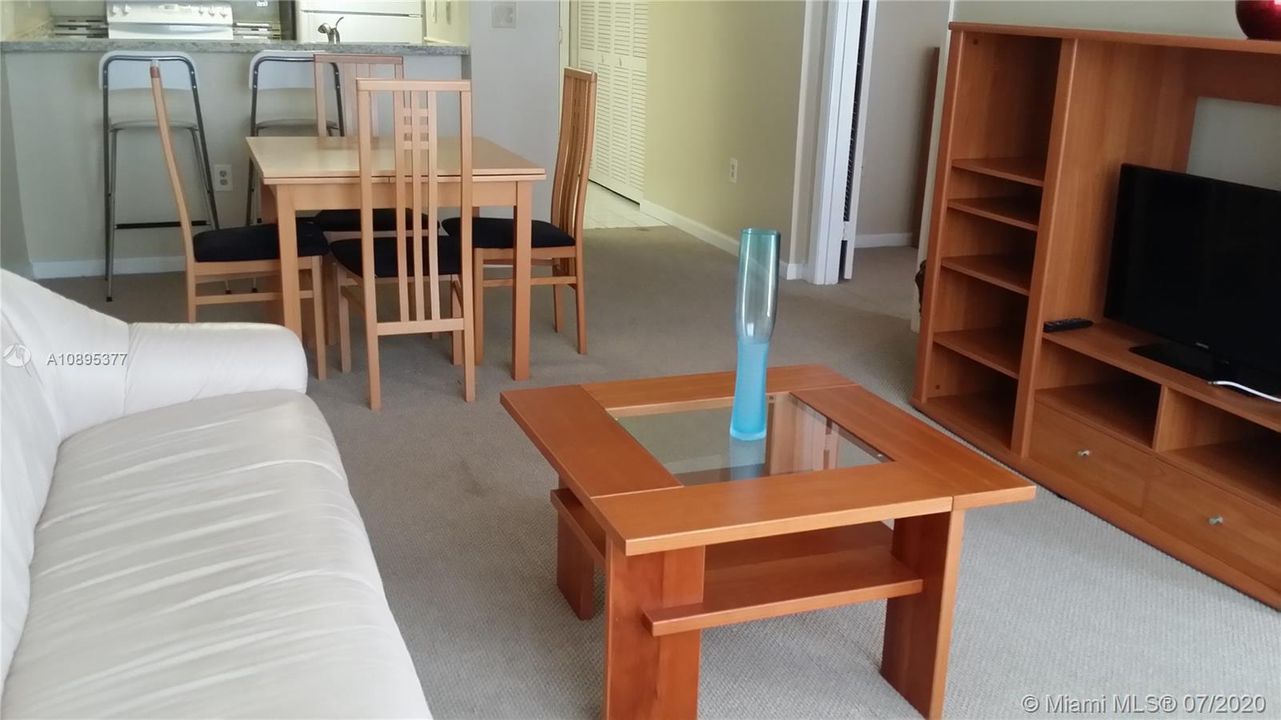 Недавно арендовано: $1,700 (1 спален, 1 ванн, 620 Квадратных фут)