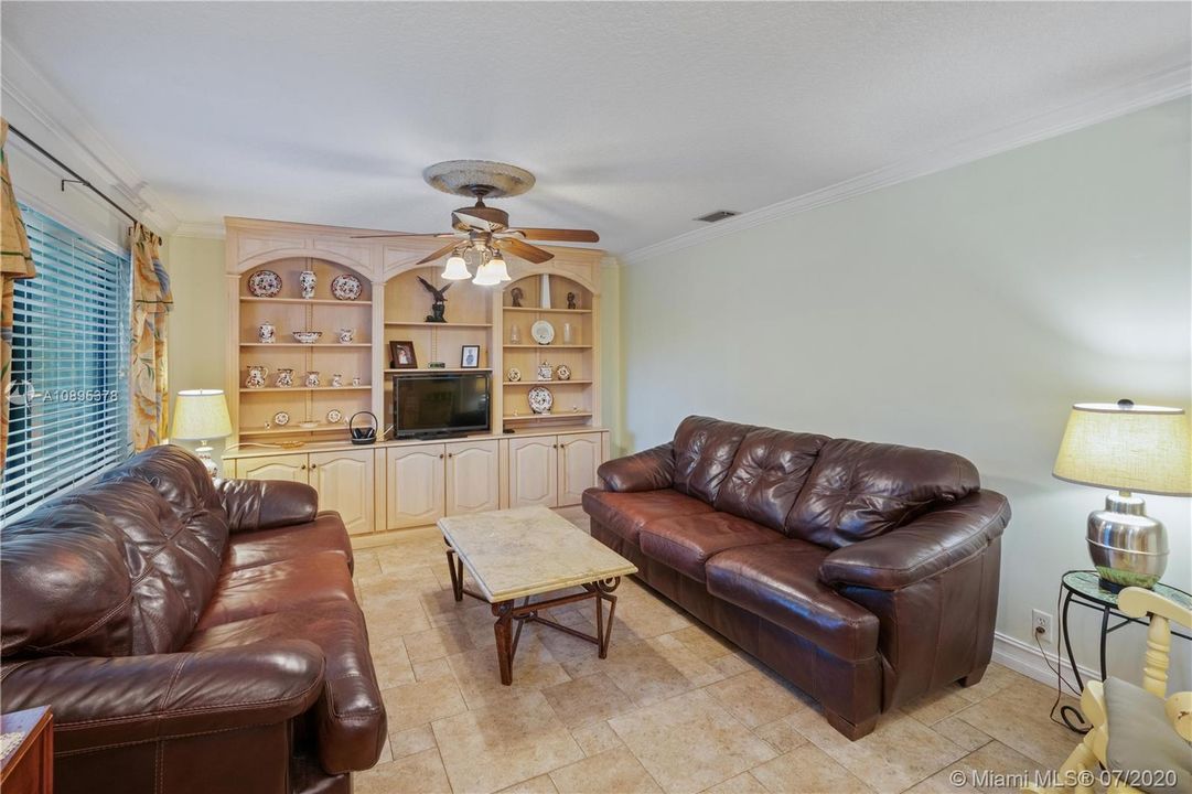 Recently Sold: $359,000 (2 beds, 1 baths, 1144 Square Feet)