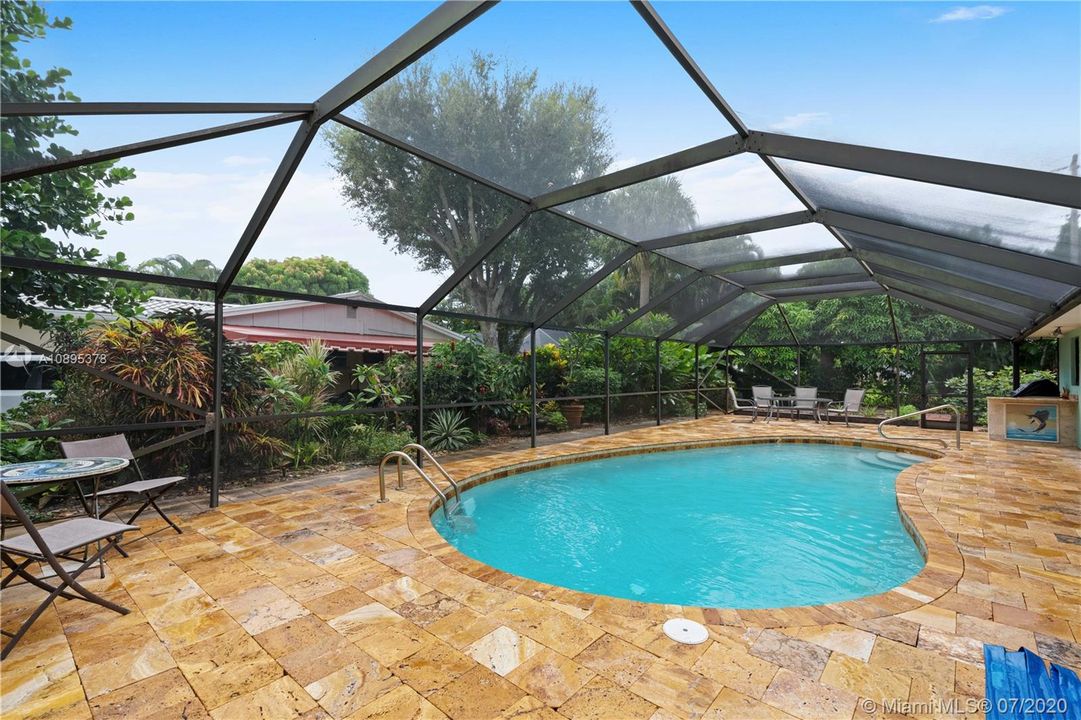 Recently Sold: $359,000 (2 beds, 1 baths, 1144 Square Feet)