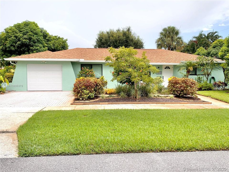 Recently Sold: $359,000 (2 beds, 1 baths, 1144 Square Feet)