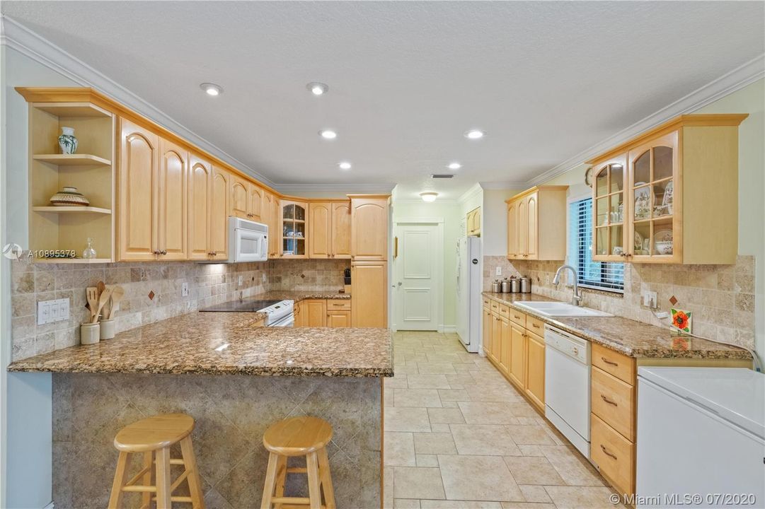 Recently Sold: $359,000 (2 beds, 1 baths, 1144 Square Feet)