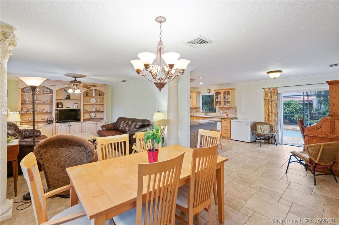 Recently Sold: $359,000 (2 beds, 1 baths, 1144 Square Feet)