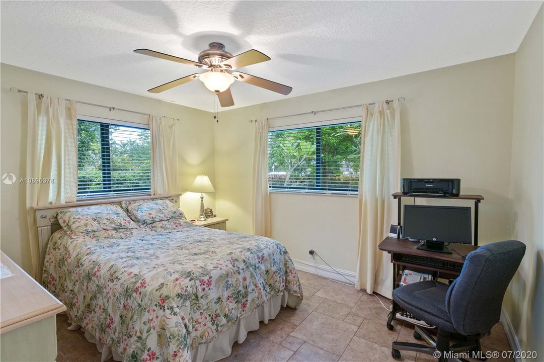 Recently Sold: $359,000 (2 beds, 1 baths, 1144 Square Feet)