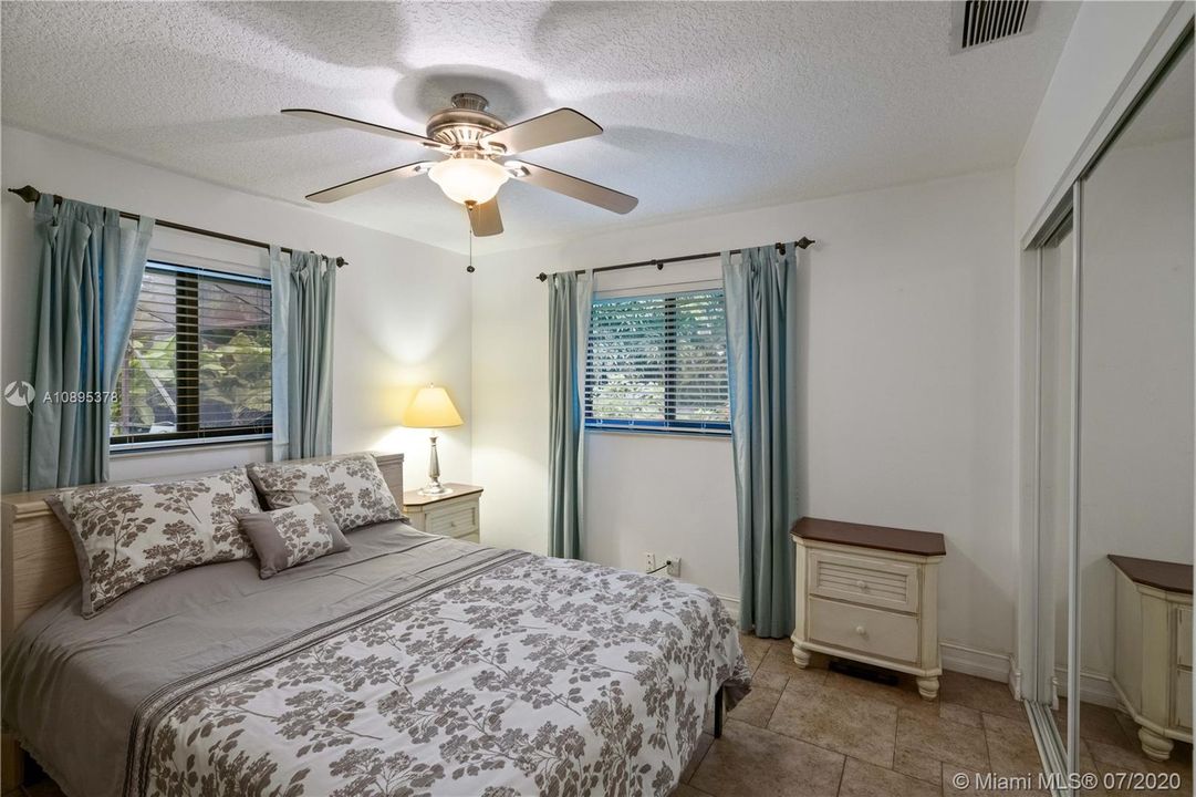 Recently Sold: $359,000 (2 beds, 1 baths, 1144 Square Feet)