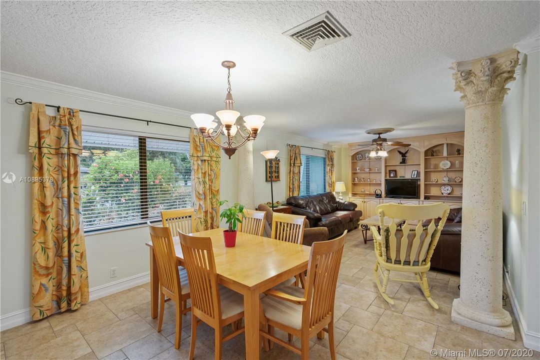 Recently Sold: $359,000 (2 beds, 1 baths, 1144 Square Feet)