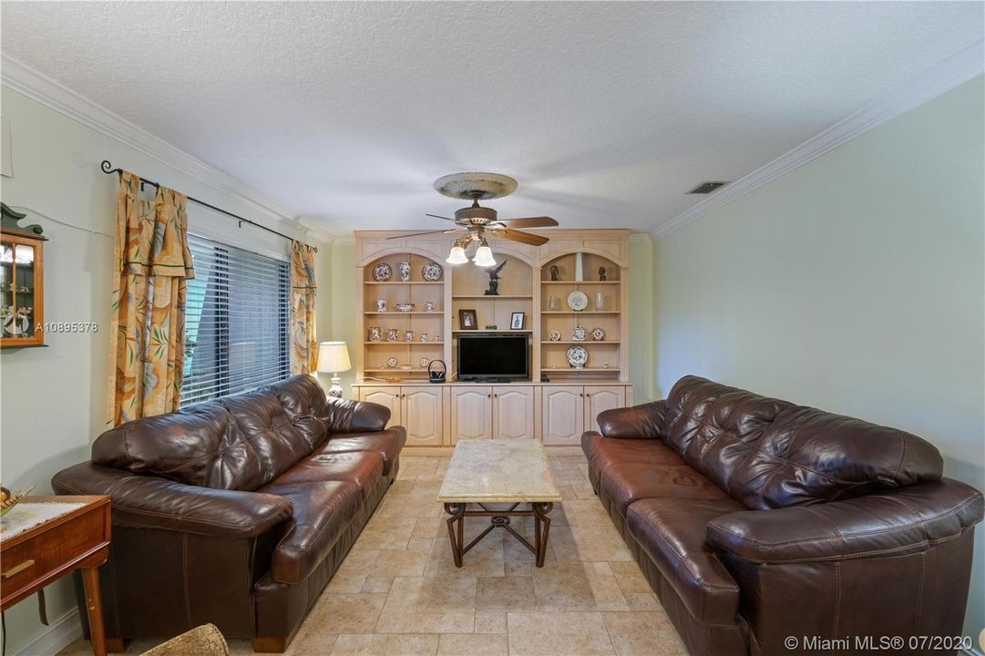 Recently Sold: $359,000 (2 beds, 1 baths, 1144 Square Feet)