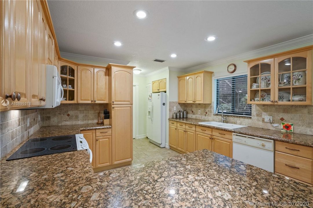 Recently Sold: $359,000 (2 beds, 1 baths, 1144 Square Feet)