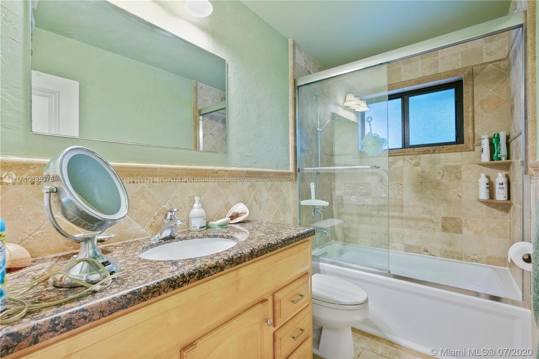 Recently Sold: $359,000 (2 beds, 1 baths, 1144 Square Feet)